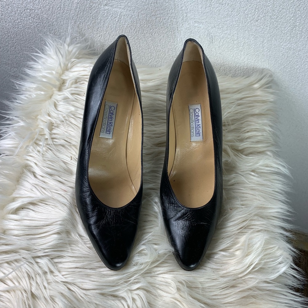 Calvin Klein classifications black leather Heel close toe size 9